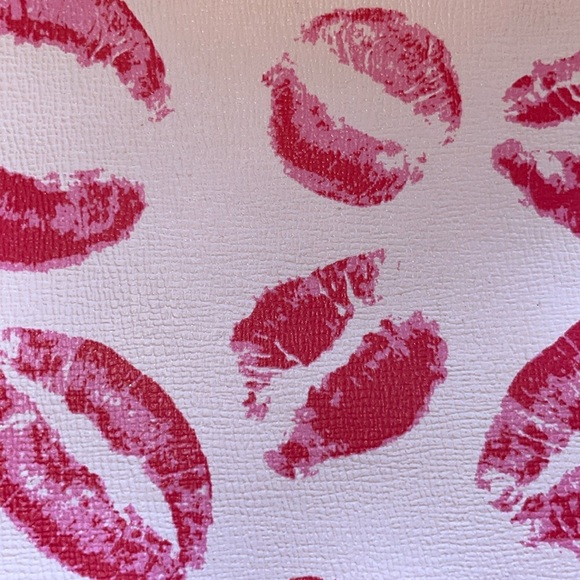 3/$10 Ipsy Glam Bag New February 2019 Light Pink & Hot Pink Kisses Cosmetic Bag - Picture 6 of 9